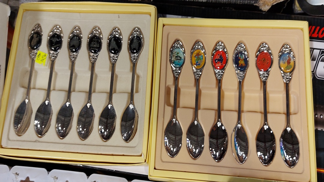 Souvenirs spoons